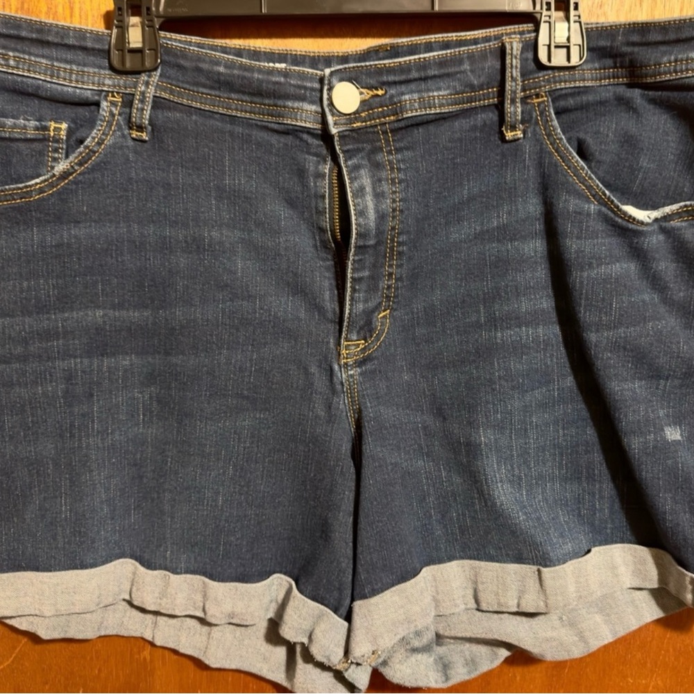 Lot of 4 Pairs of Women’s Denim Shorts Size 20 - Picture 9 of 15